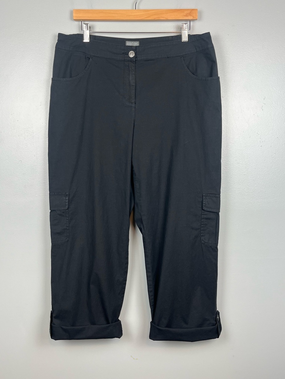 Additions by Chico’s black convertible roll tab cargo pants, large.